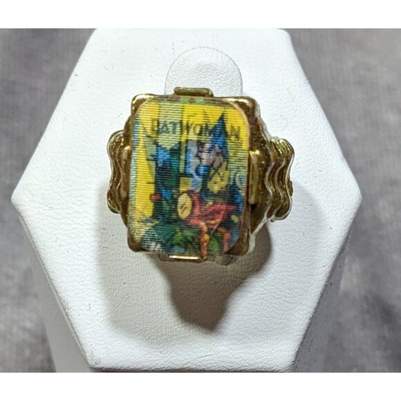 Vintage 60s Batwoman Collectible Lenticular Flicker/Flash Ring - Picture 9 of 16